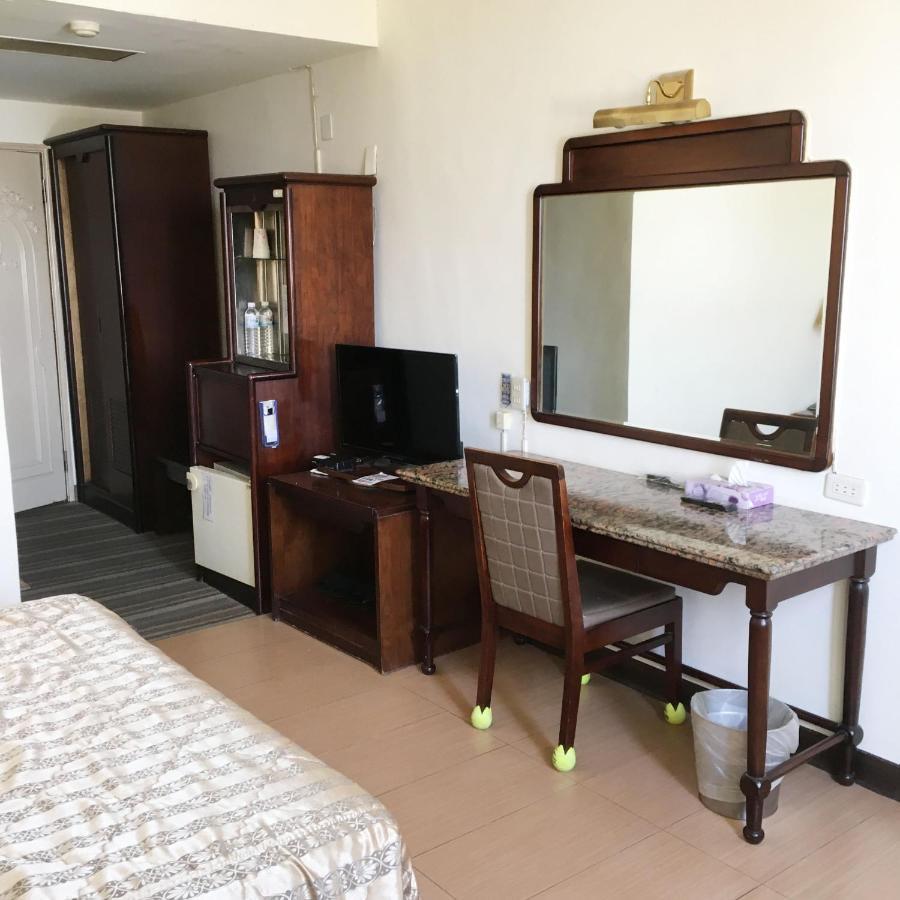文南哥爸妻夫飯店 Hotel Tainan Exterior foto