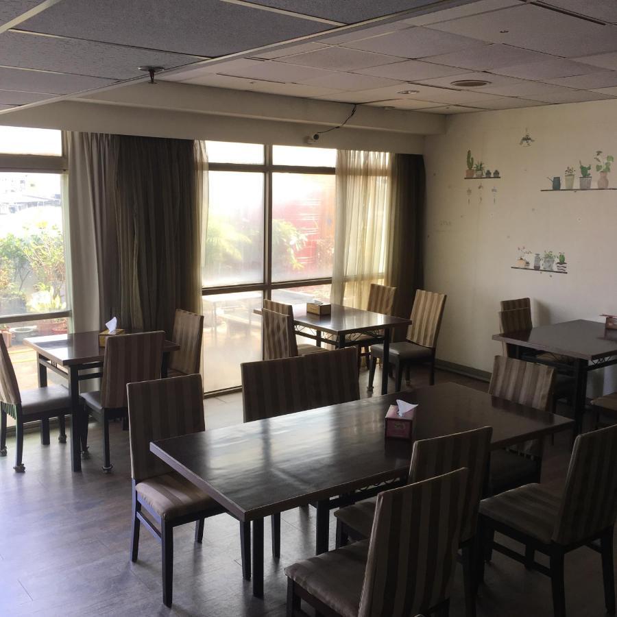 文南哥爸妻夫飯店 Hotel Tainan Exterior foto